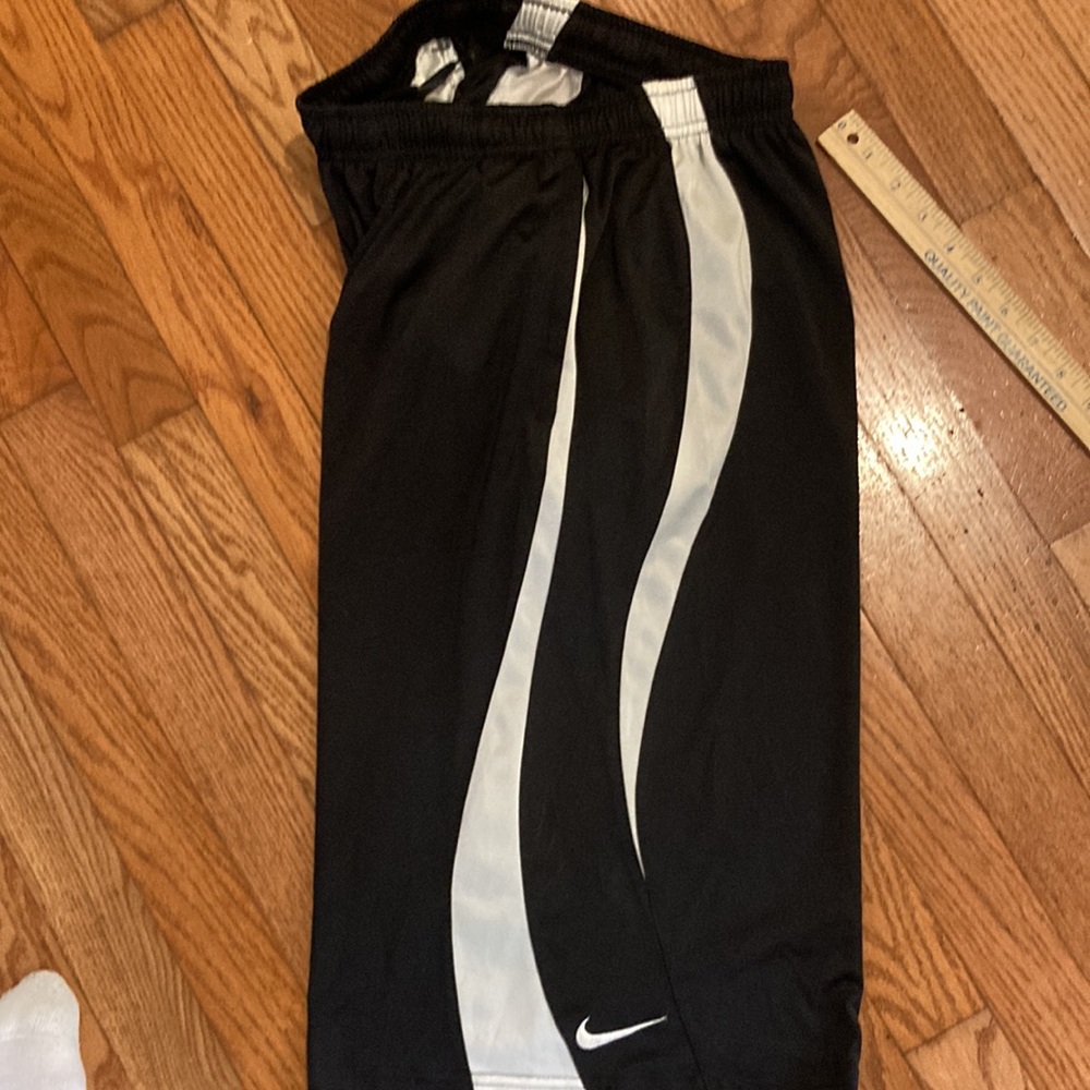 Nike boys XL shorts teen size (used) pockets and drawstrings - Picture 6 of 10